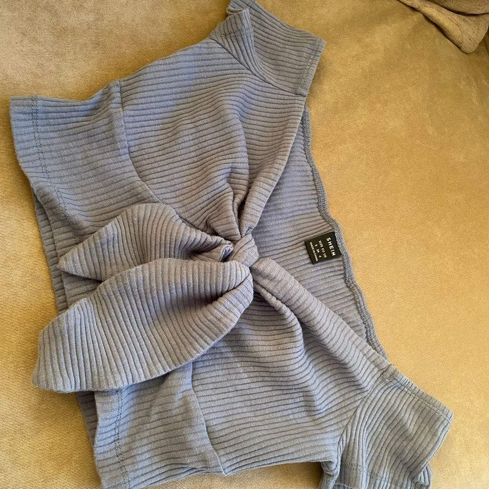 SHEIN Gray Ribbed Crop Top